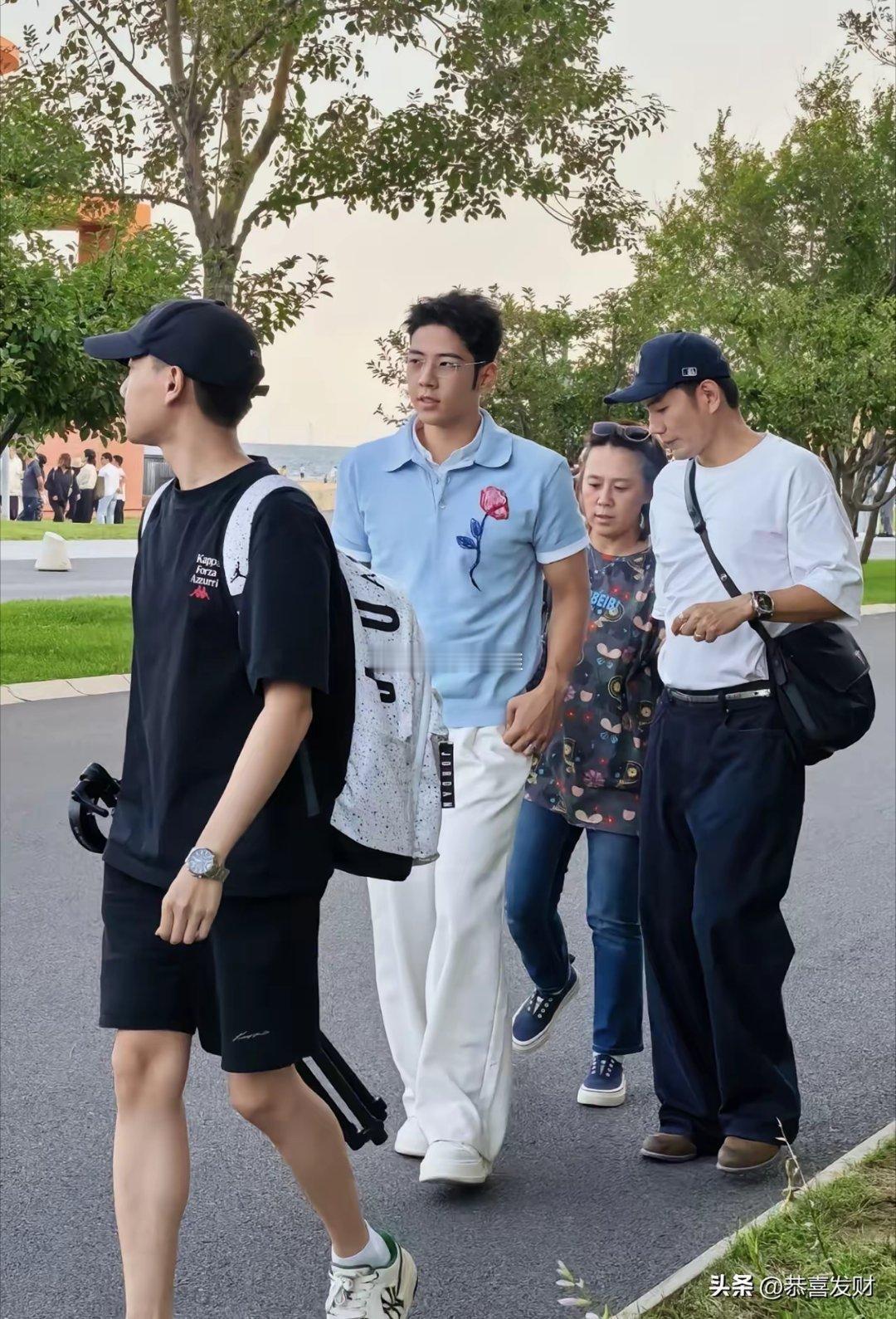 郭涛儿子石头已经营销挺久了，还是路人 ​​​