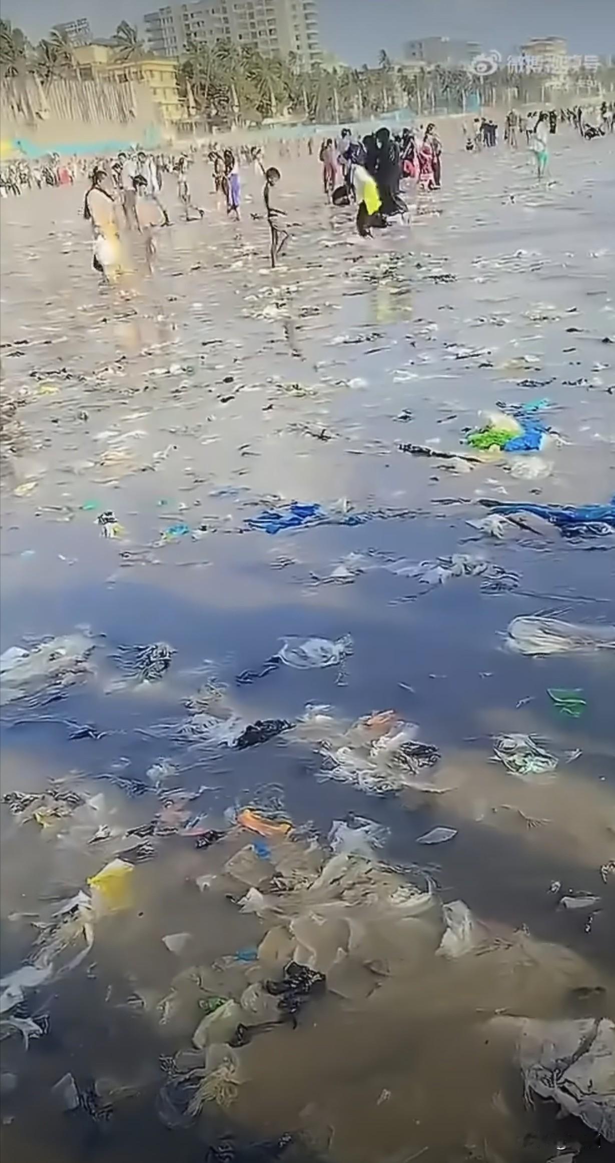 孟买最著名的休闲地标：朱胡海滩
看到介绍说绵延6公里的朱胡海滩坐落于孟买西部阿拉