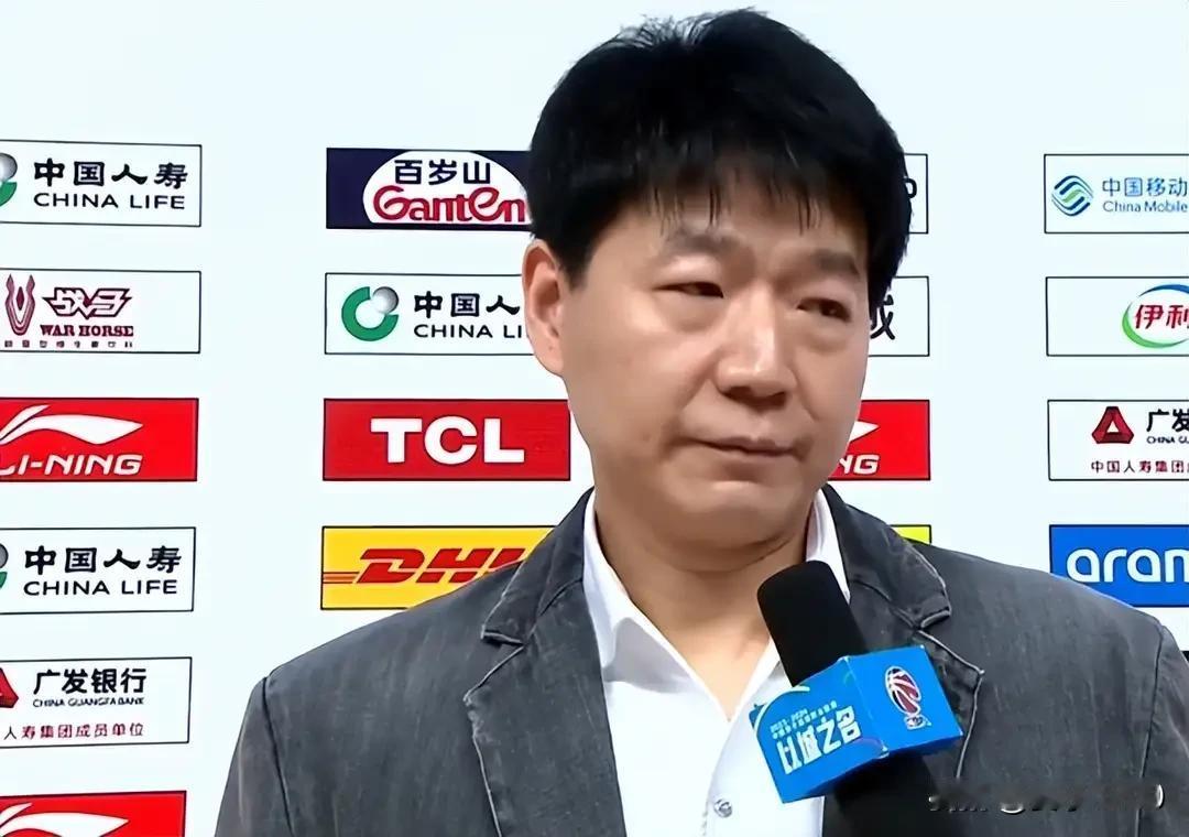 新疆男篮厉害！赵睿不用上场，外援简单热身，就大胜黑马广州拔得头筹

★国内球员发
