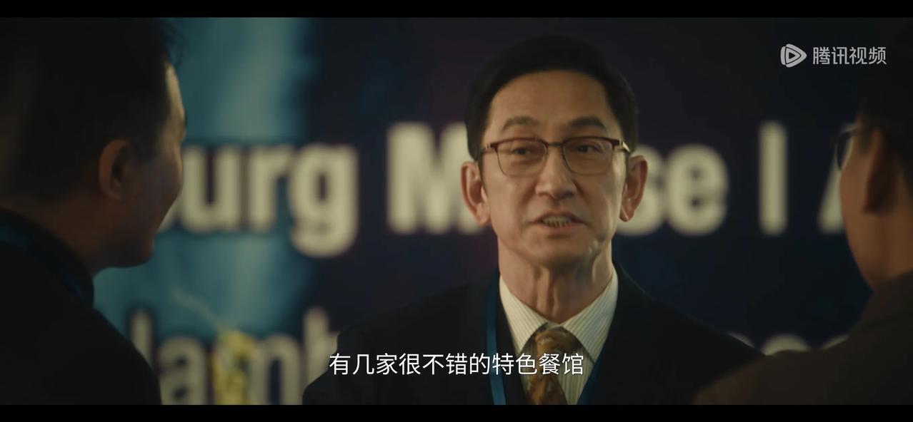 破案了！夏姐的出现，证明伍吉峰被冤枉，和曹了平见过面的他才是接头人。

太平洋酒