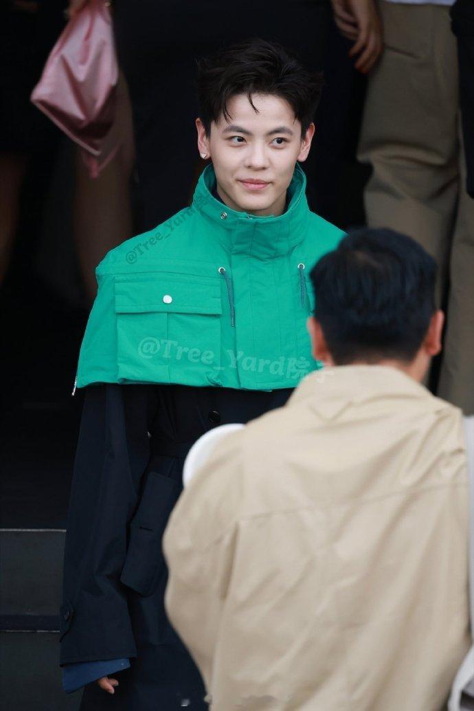 杨舒予余承恩解锁Prada米兰秀场  扒一扒杨舒予的时尚资源有多猛！Prada 