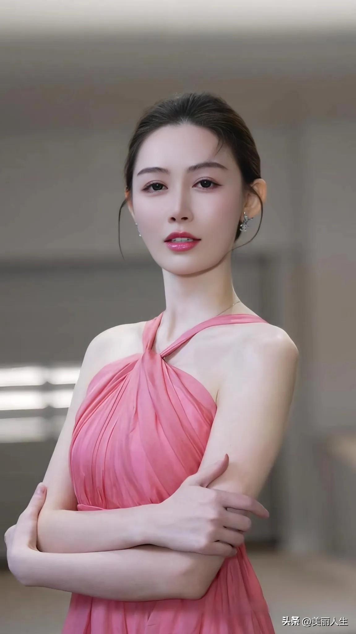 你永远要记住
主动选择自己想要的生活，
比被动拥有全世界更自由。