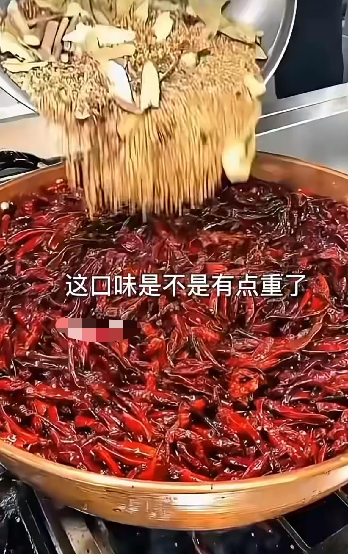 意大利人和中国人看了都摇头、
韩国人在意大利面里面加入火锅底料，就变成了韩式意面