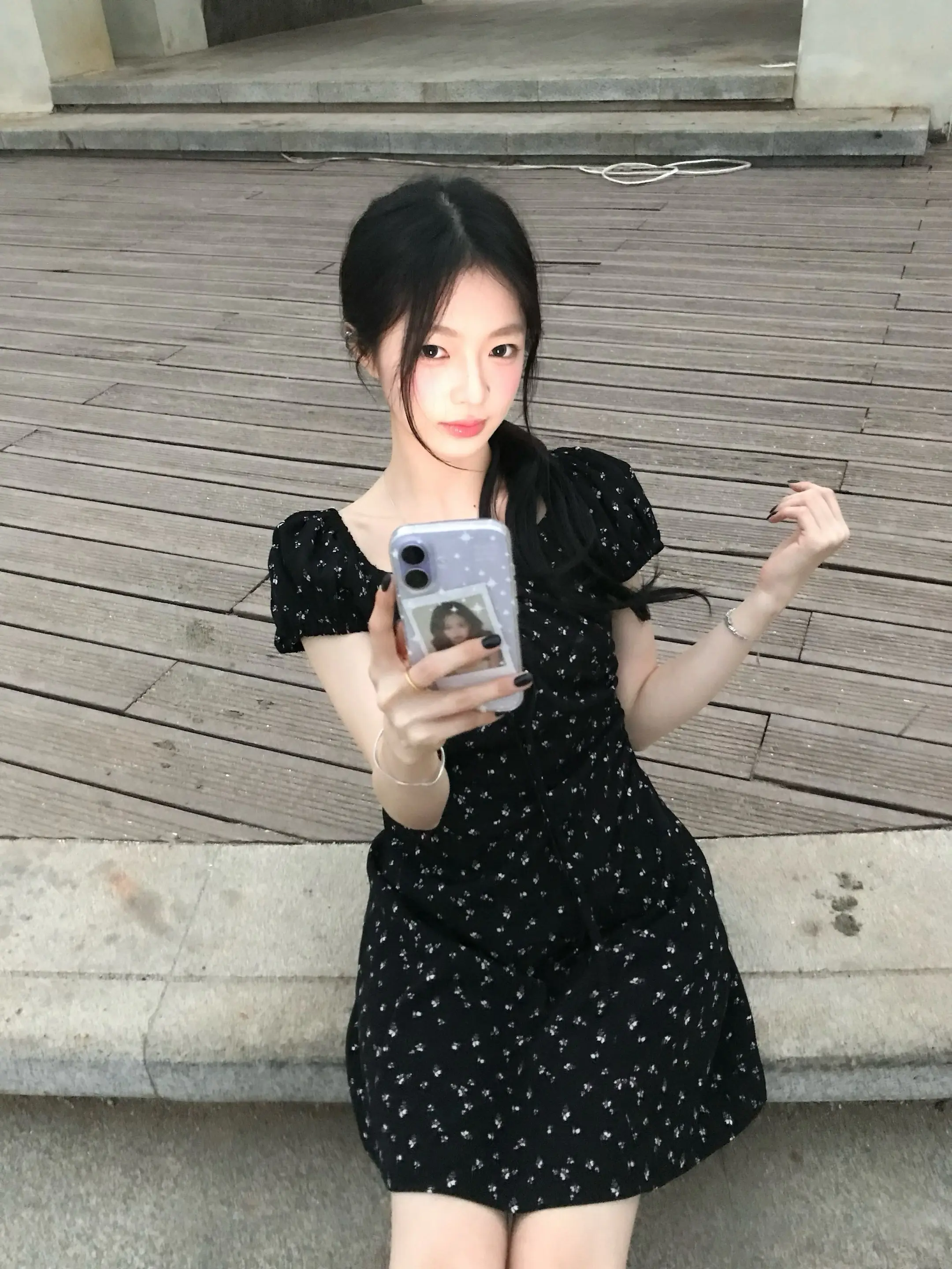就算你有一道墙 我的爱会攀上窗台盛放