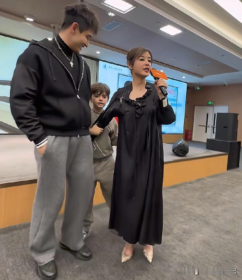 平台封杀各种乱象，为什么不封杀借腹生子、换男友不换衣服还快的于文红，每天都在网上