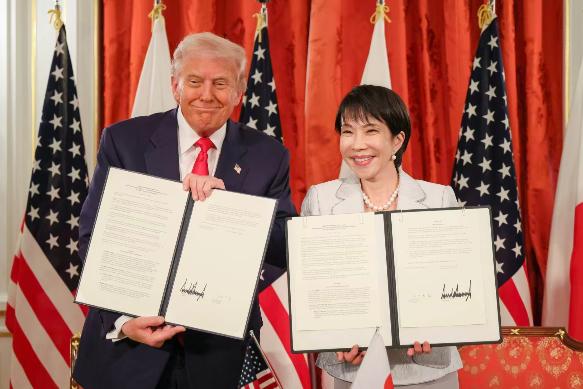 日本大出血，懂王很满意！此次特朗普访日，收获满满，日本承诺会向美国投资5500亿