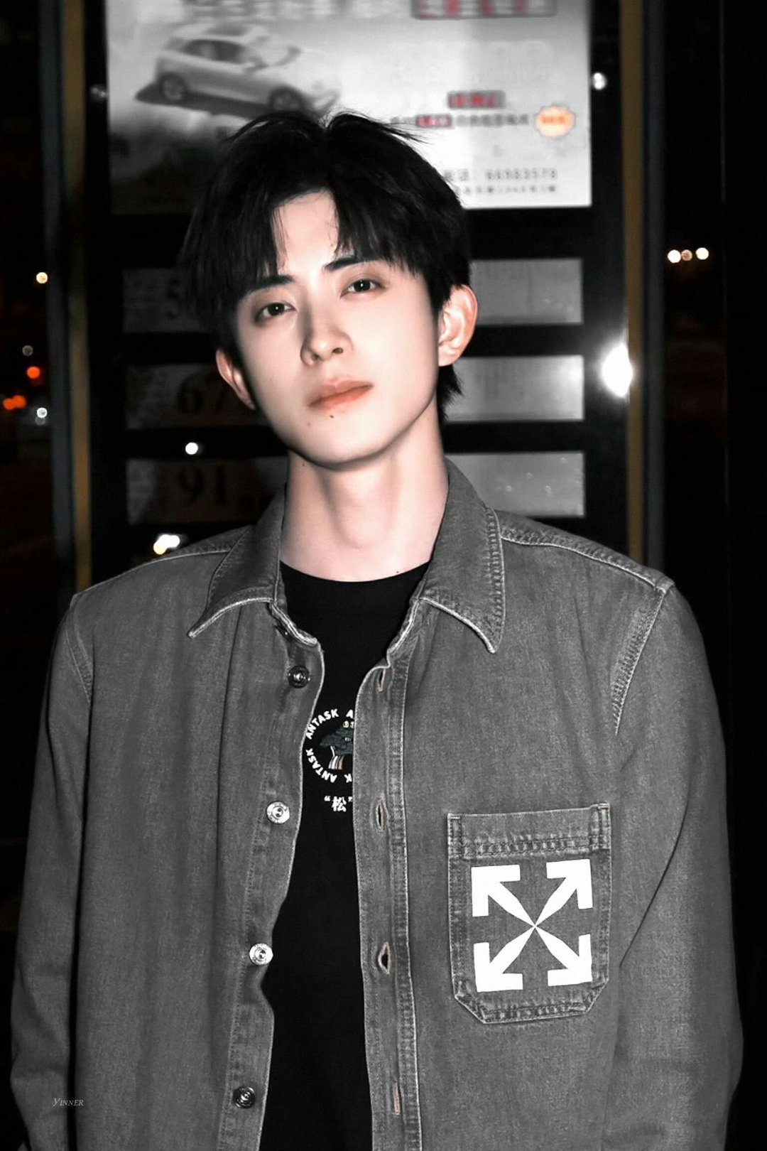 敖瑞鹏高级感十足 从骨相到身材，从神态到体态，敖瑞鹏这次红毯的每个细节都指向了“