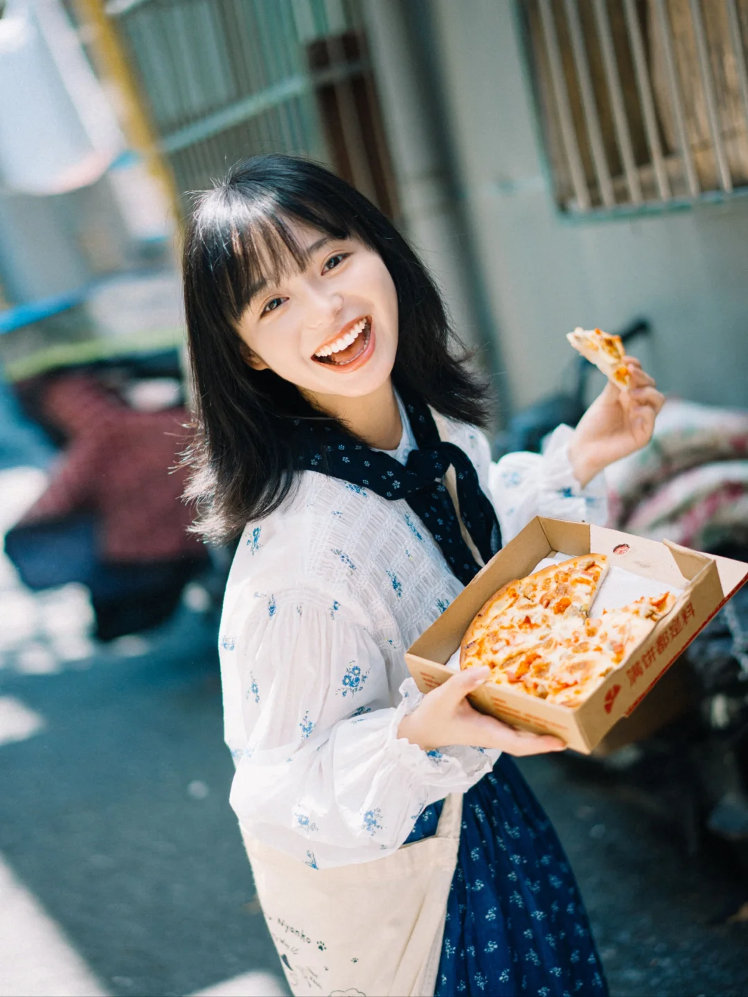 藏在巷子里的松弛感！🍕数码胶片风