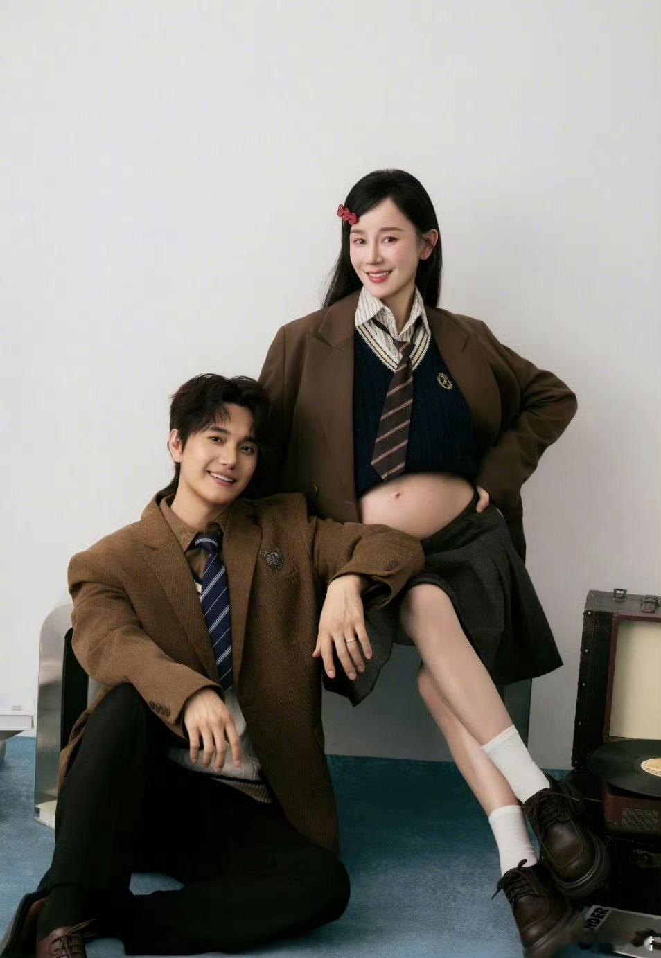 张檬小五在一起六年没有分开过一天这两人还要炒作到什么时候，作品是没有的，话题是不