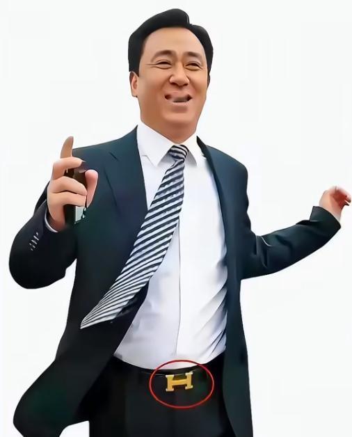 许家印一审获无期徒刑。
他给恒大挖了2万亿的窟窿，全国14亿人口，他给国家的贡献