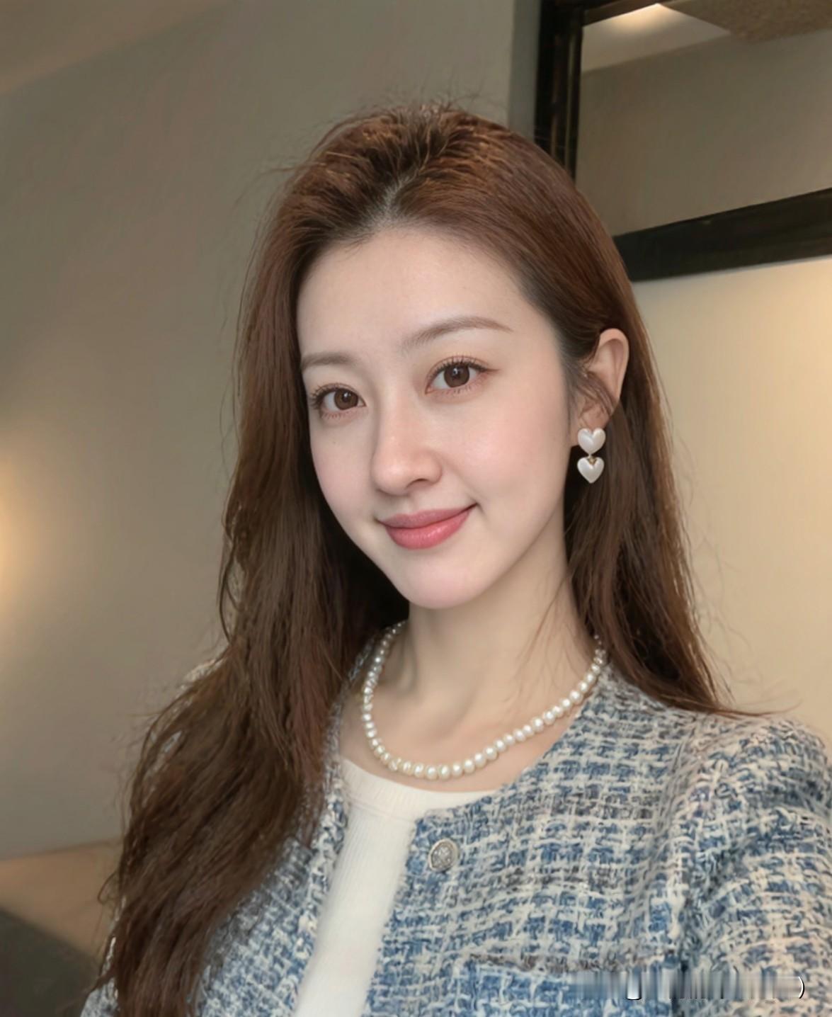 婚姻这事儿，
说到底是两个人的日子，
可又绕不开俩个家庭。
小两口过得好，
两家