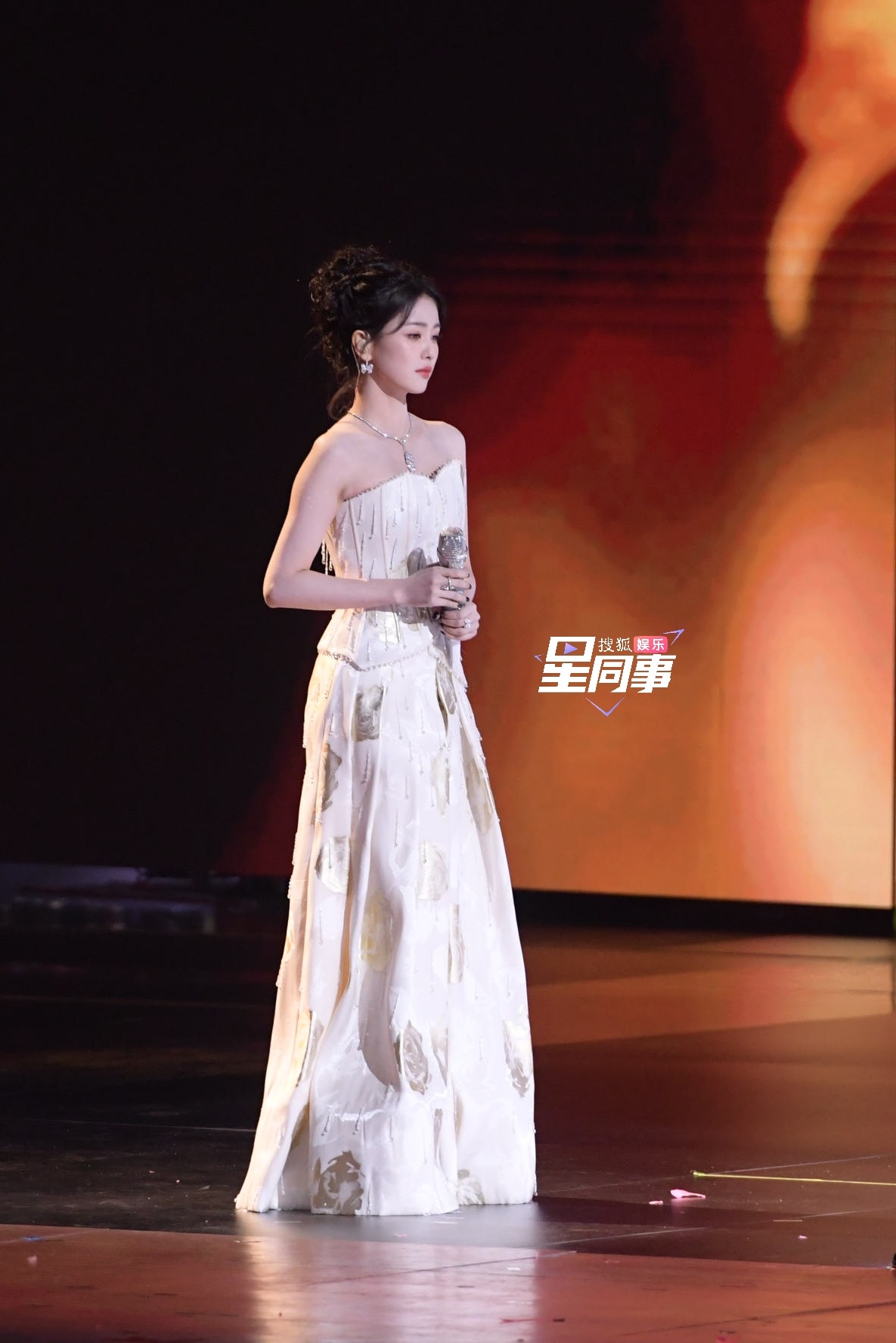 尖叫之夜内场 合唱《唯一》生图你们俩要对我的眼泪负责💧 白鹿尖叫之夜内场镜头 