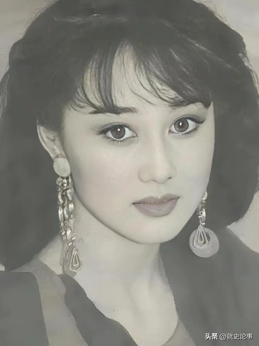 我不信没有人不爱利智曾经的容颜，就是当年一众港星，在她面前都显得有些黯然失色，那