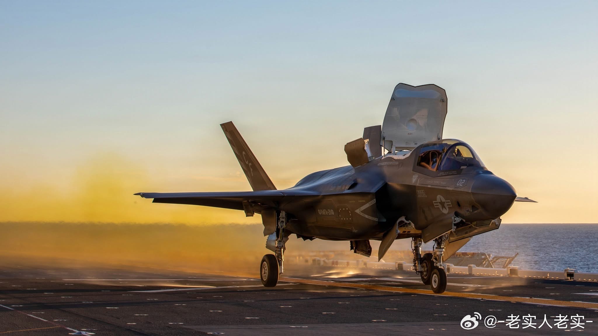 在马金岛号两栖攻击舰上进行训练的肥电B中外舰闻武器装备外军影像