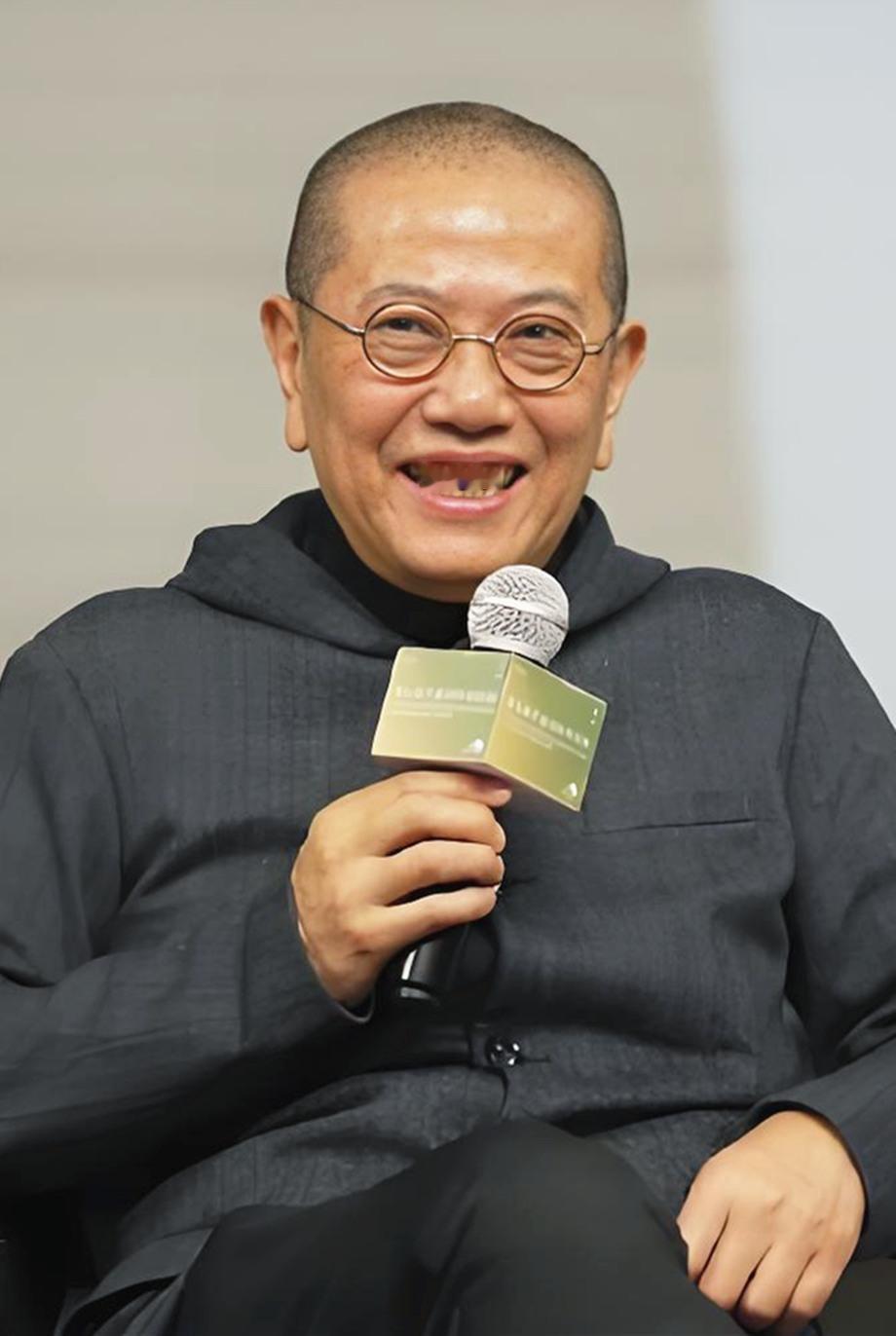 记者问陈丹青，“人生有什么意义吗？”

陈丹青：“又是个傻问题，人生无意义。”