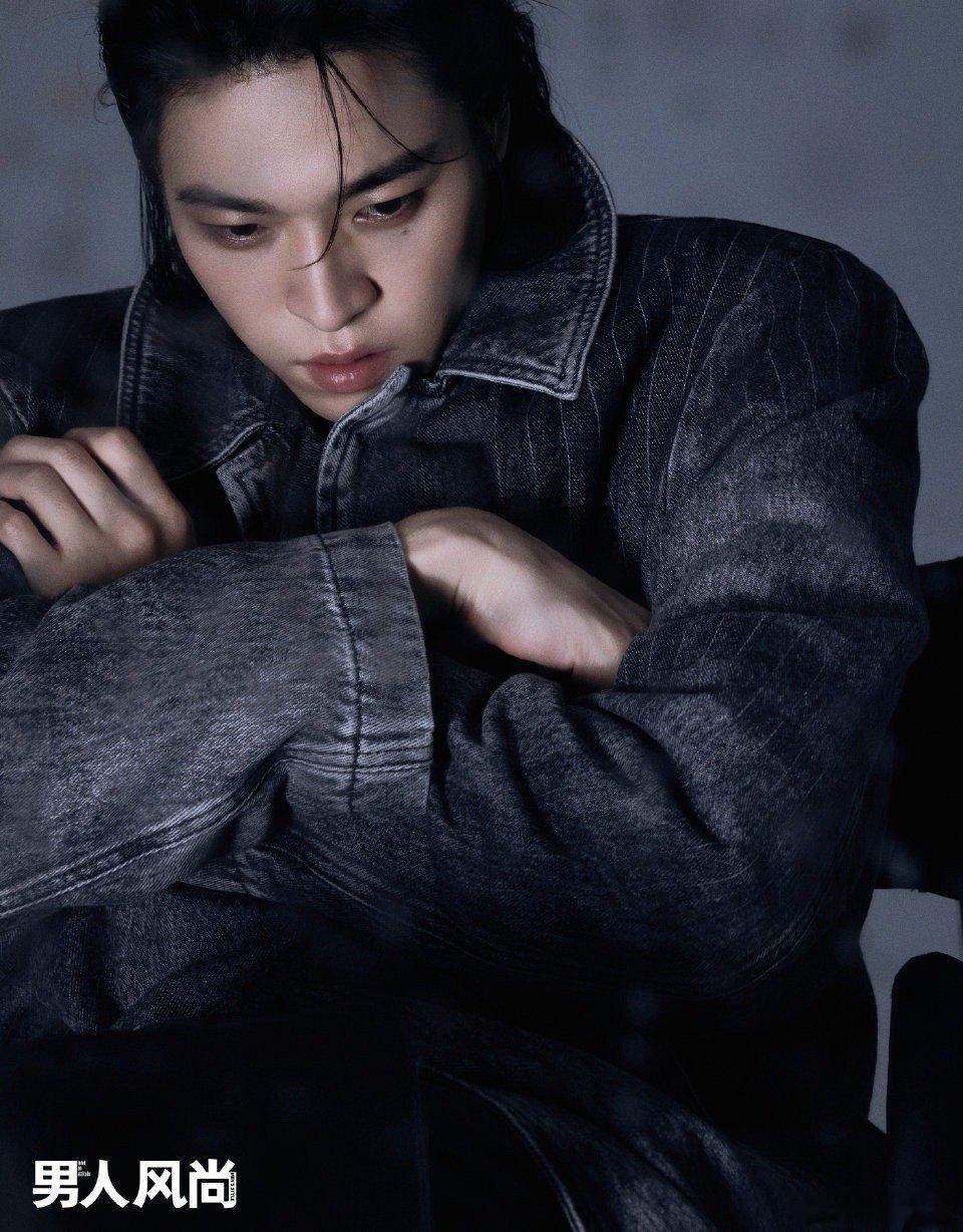 赞多男人风尚雨夜封面大片  赞多《男人风尚》封面大片来啦！时尚表现力太牛了，超帅