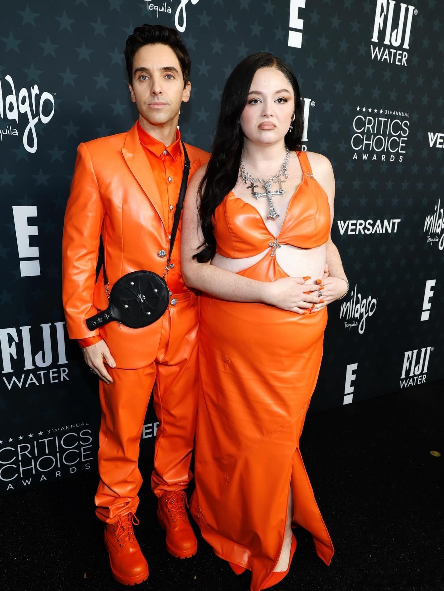 今晚评论家选择奖红毯上， 喜剧演员Megan Stalter和 Paul W. 