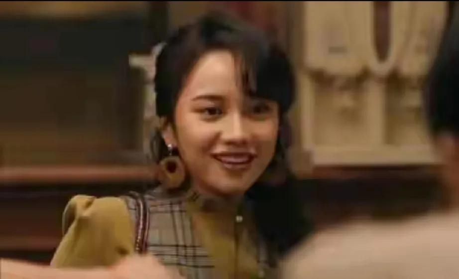 74岁张艺谋杀疯啦！首次拍电视剧《雪迷宫》，央视八套收视破1.5，腾讯热度冲28