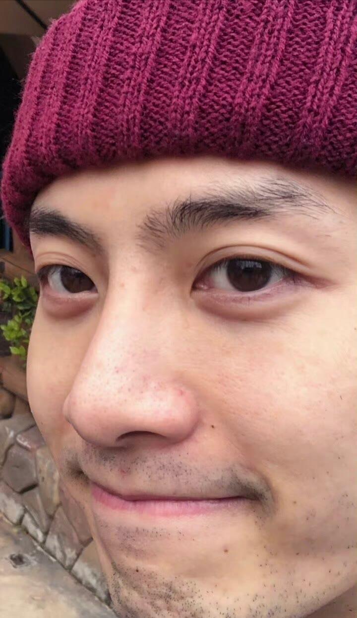 王嘉尔，纯素颜，无美颜无滤镜的状态