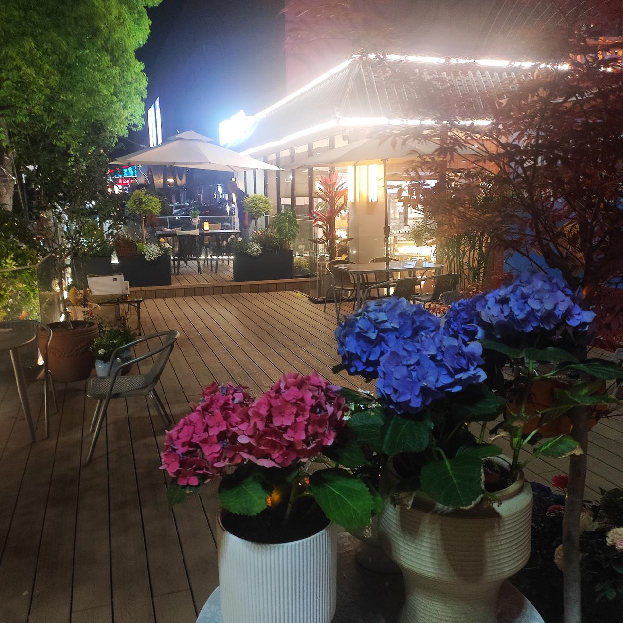 爱你的，淡淡的(修正版)

你尽可以退
本来我们就不是同类

不是因为是谁犯了错