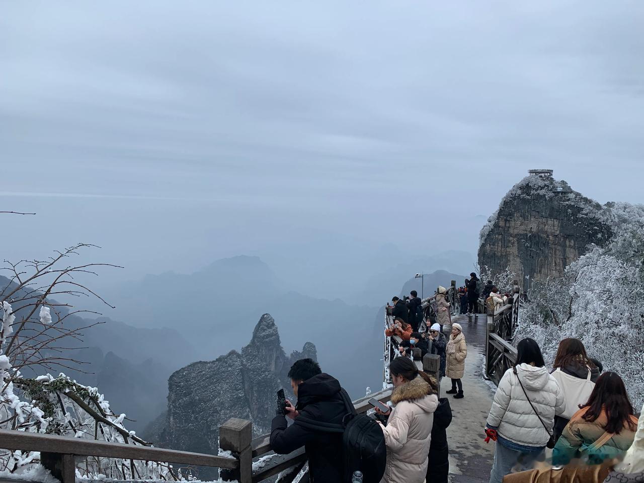 冬季游览张家界天门山，注意几点实用小妙招，旅途会顺利愉快许多！
旅行自驾游这么几