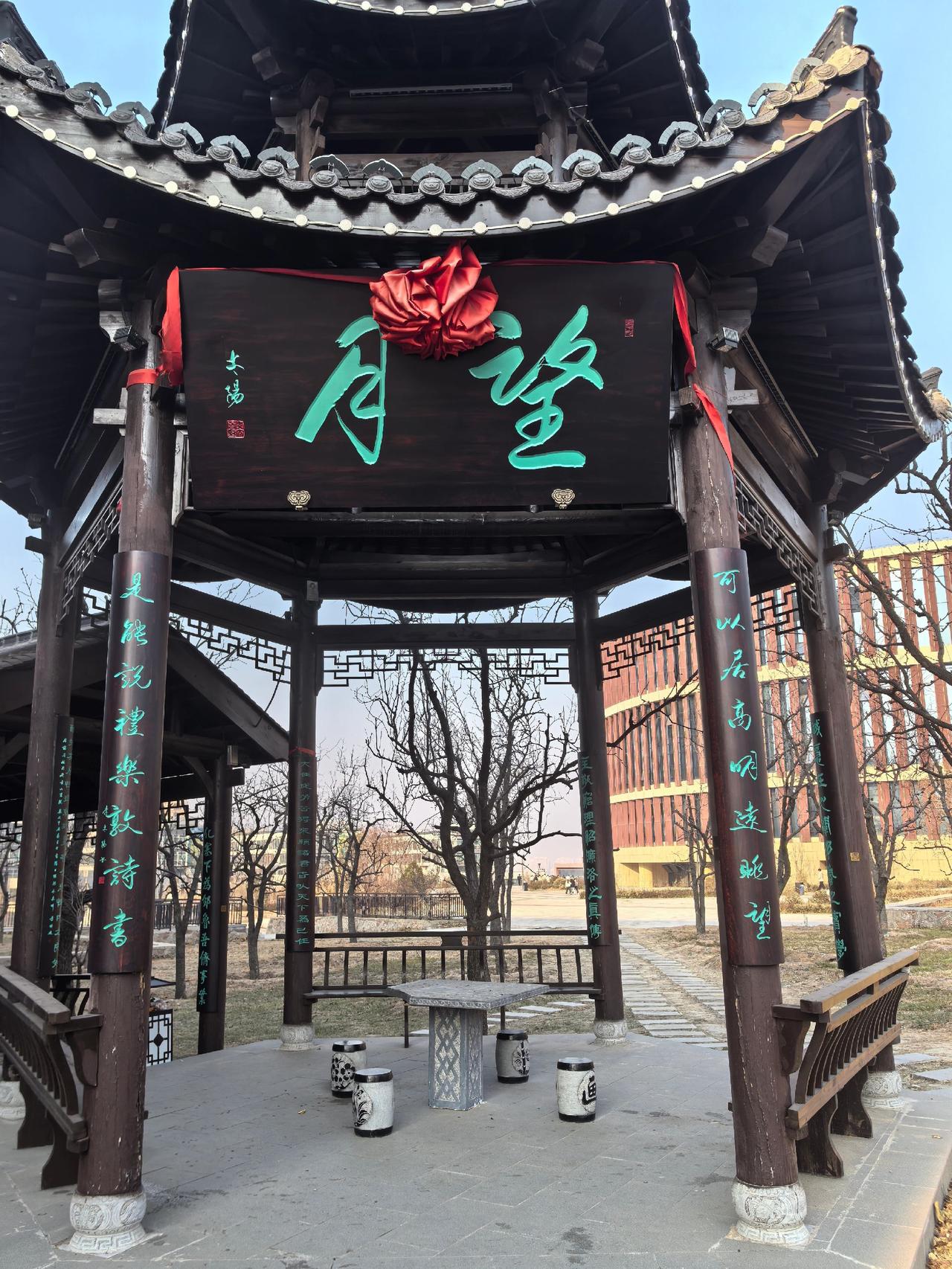 没有谁的幸运是凭空而来，只有当你足够努力，你才会足够幸运，这世界不会辜负每一份努