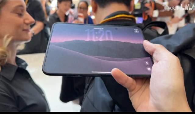 iPhone Duo息屏折痕实测：亮屏"消失"，关屏为何原形毕露？