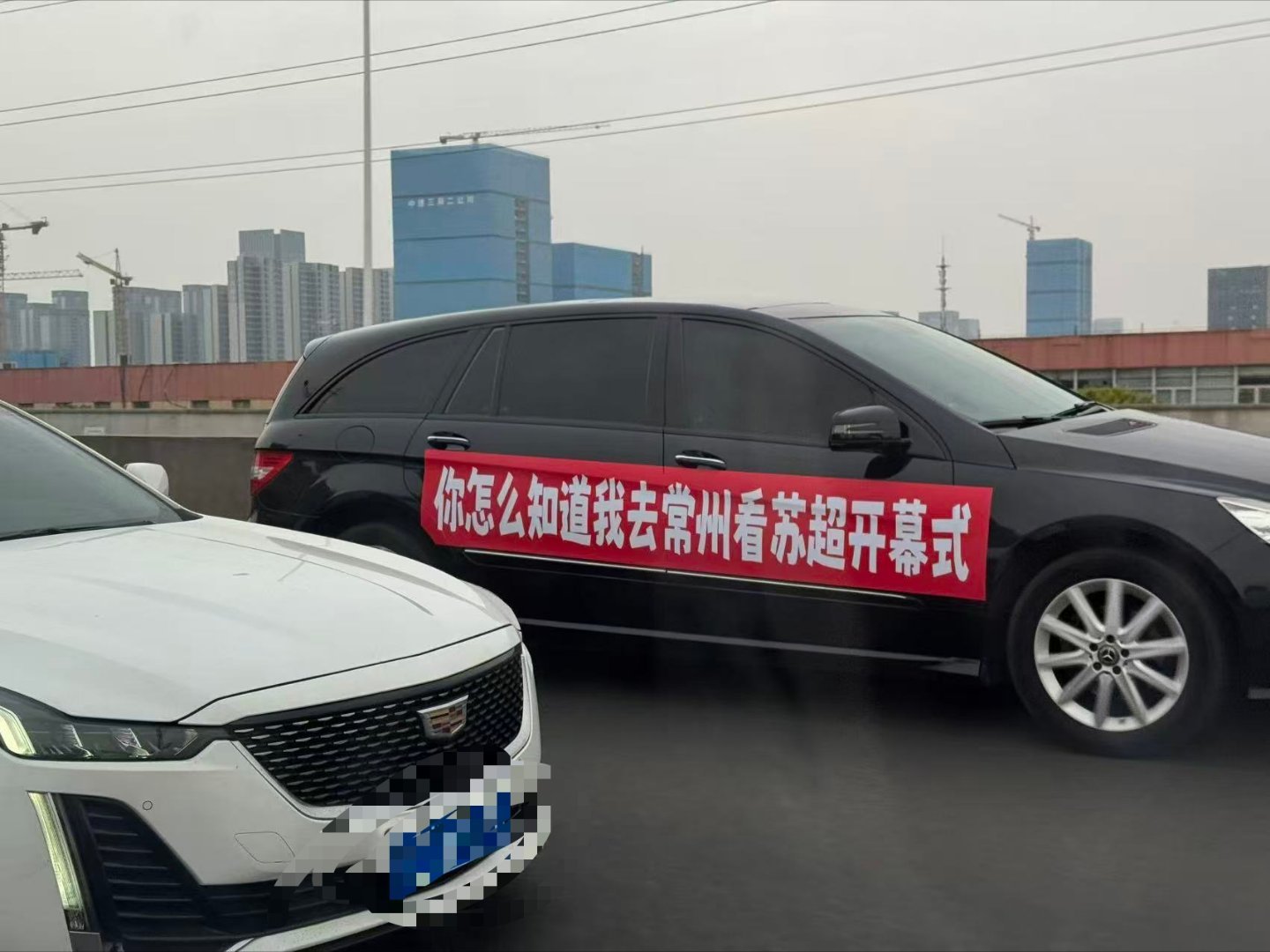 周深300米外听周深彩排 拉仇恨啊这是