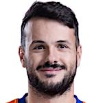 上半场咱们踢得那叫一个“养生足球”，机会倒是冒出来几个，战斗也坚持到了裁判吹哨前