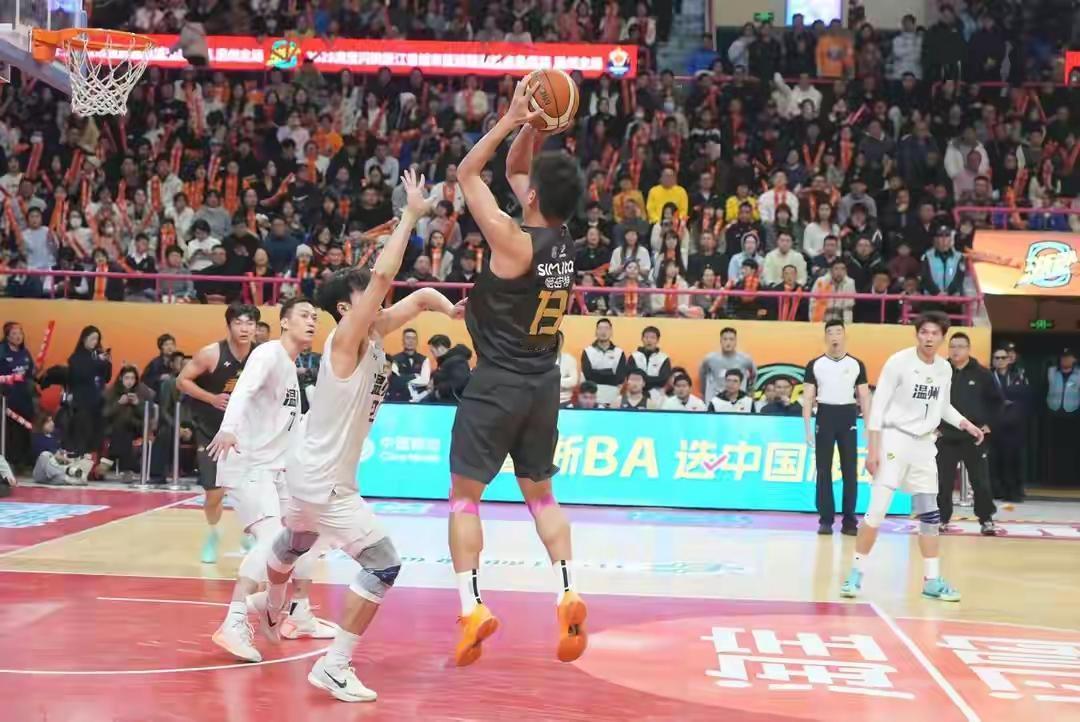 “浙BA”永康队客场不敌温州队
          1月13日晚，“浙BA”城市