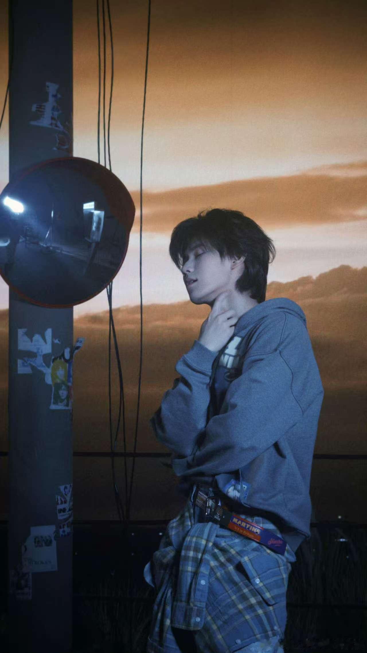 张真源连续12天发博张真源绿耳返 好啊 