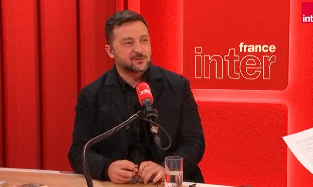 太敢了！泽连斯基当众硬刚特朗普，毫不留情的说别拿我当你“儿子”，咱俩压根不算朋友