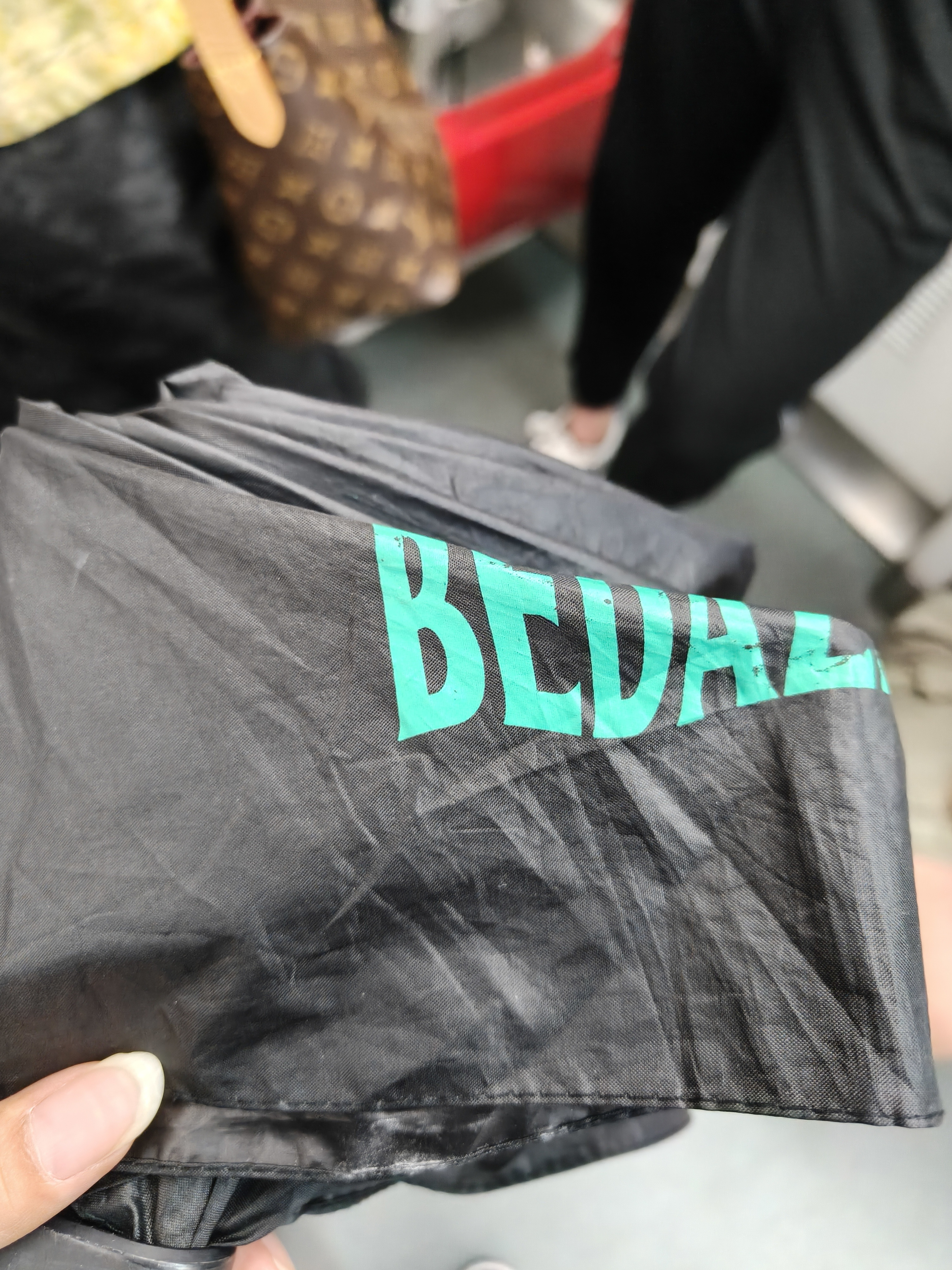 奇妙这个伞☂️出的太妙了，不占地，专门为小包设计