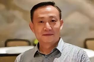 非常令人胆寒的一段话：
近来金融圈有些人谈及卢麒元，居然异口同声抛出四个字：“脑