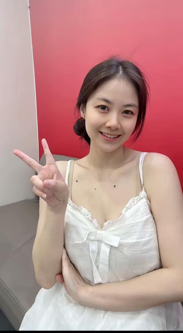 笑的好甜，