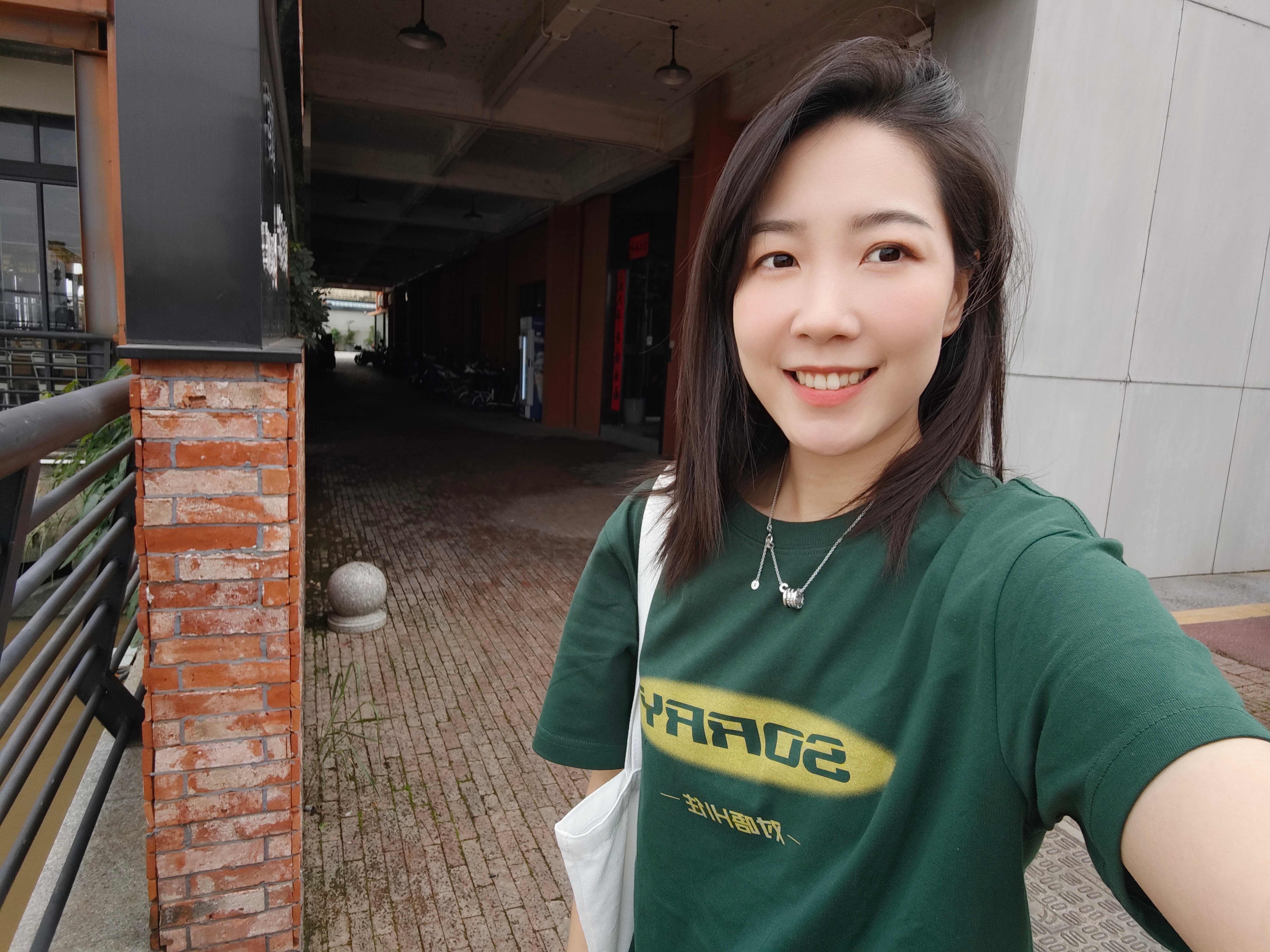 能看清今天这件衣服的奥妙吗？[笑cry][笑cry][笑cry] ​​​