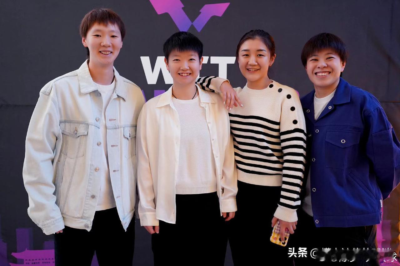 仁川冠军赛欢迎晚宴
国乒四朵金花出席晚宴
孙颖莎：乖巧可爱
陈梦：成熟稳重
王曼