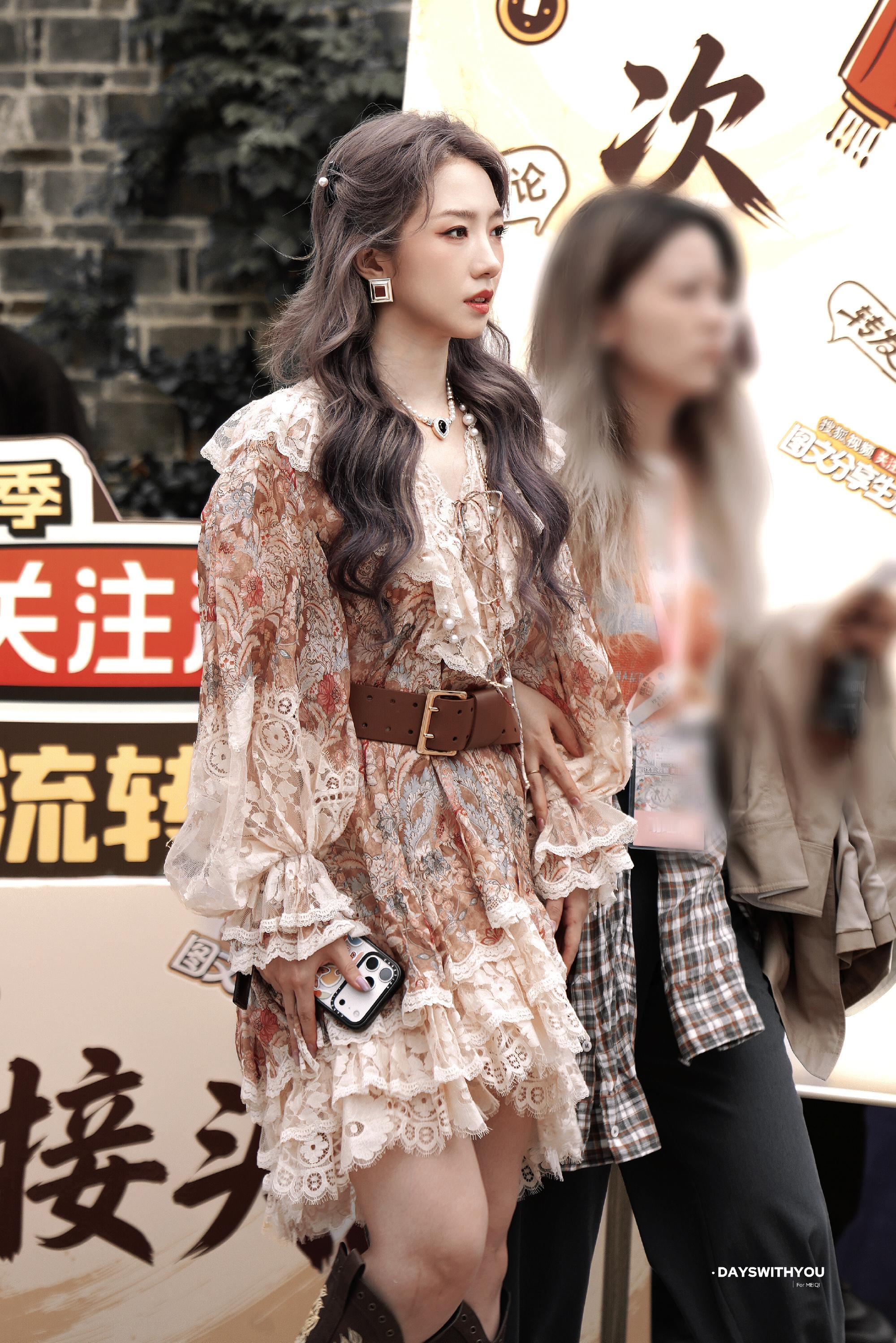 这竟然是孟美岐孟美岐比出道时更松弛了谁懂！孟美岐现在的状态太绝了，不刻意、不紧绷