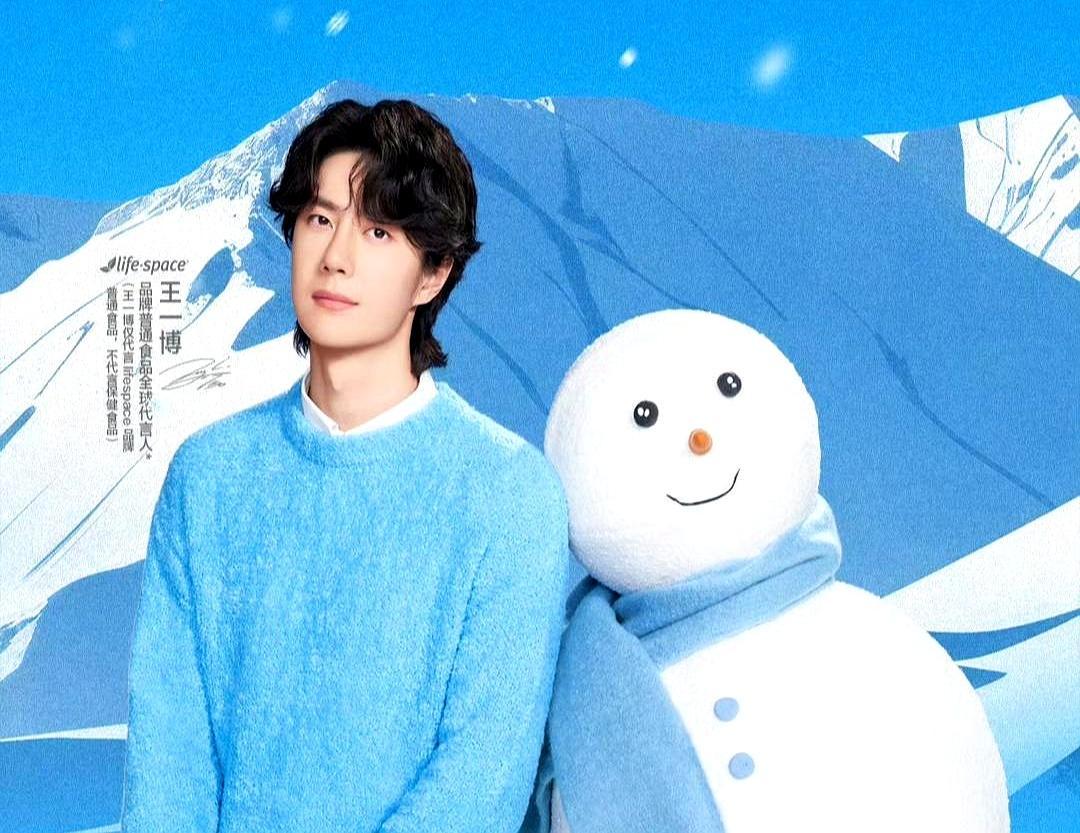 王一博这张脸，终究是错付了。
 
有人把他那张帅气的脸，安在了一个大脑袋的卡通形