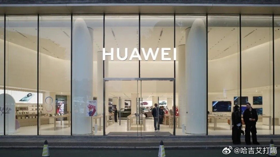 凤凰新闻【大突破！华为最新宣布轰动世界】华为今天成为全球明星。它正式发表命名为“