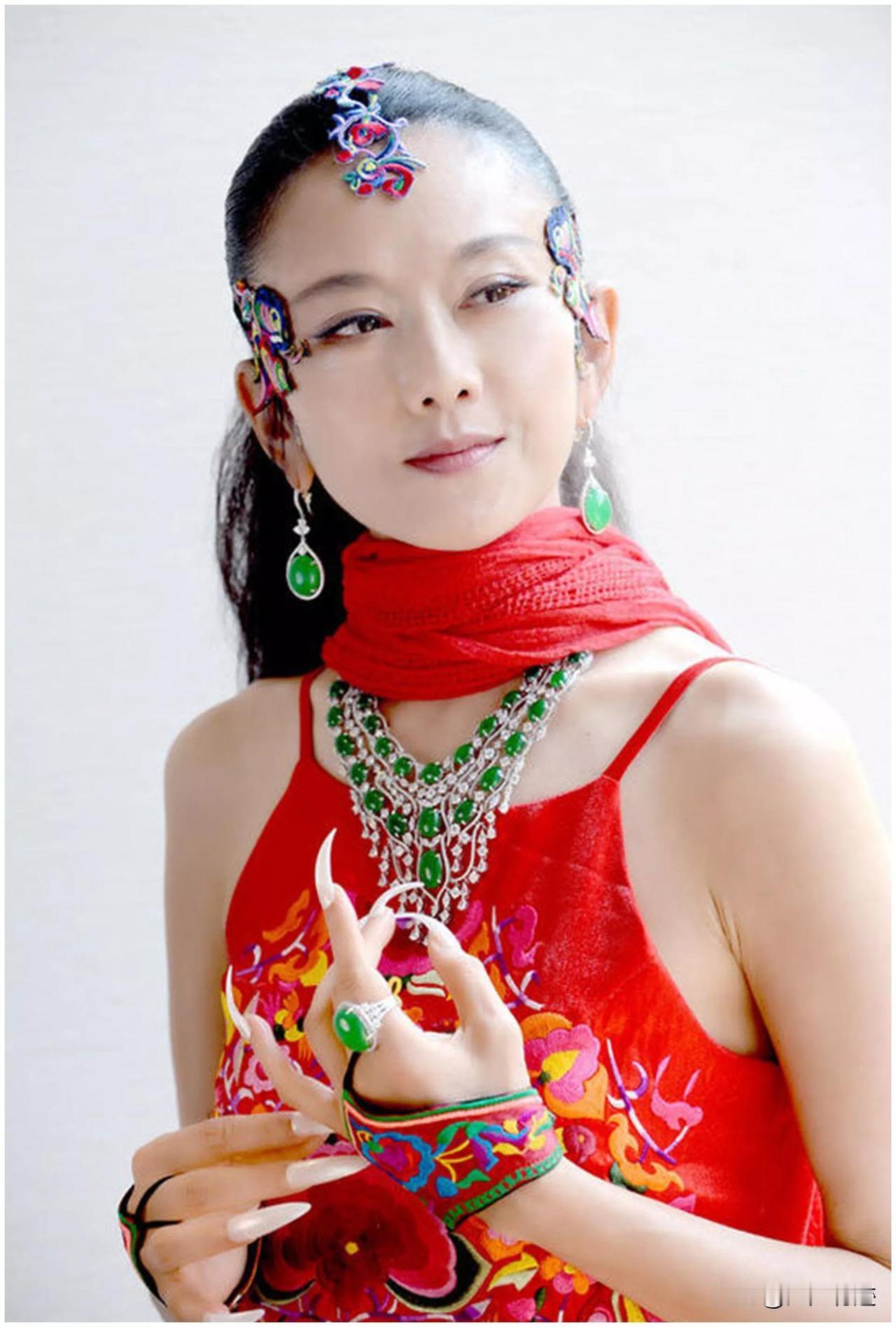娱乐圈四个之“最”的女人！

1、杨丽萍

一个活得“最仙气”的女人 

金句：