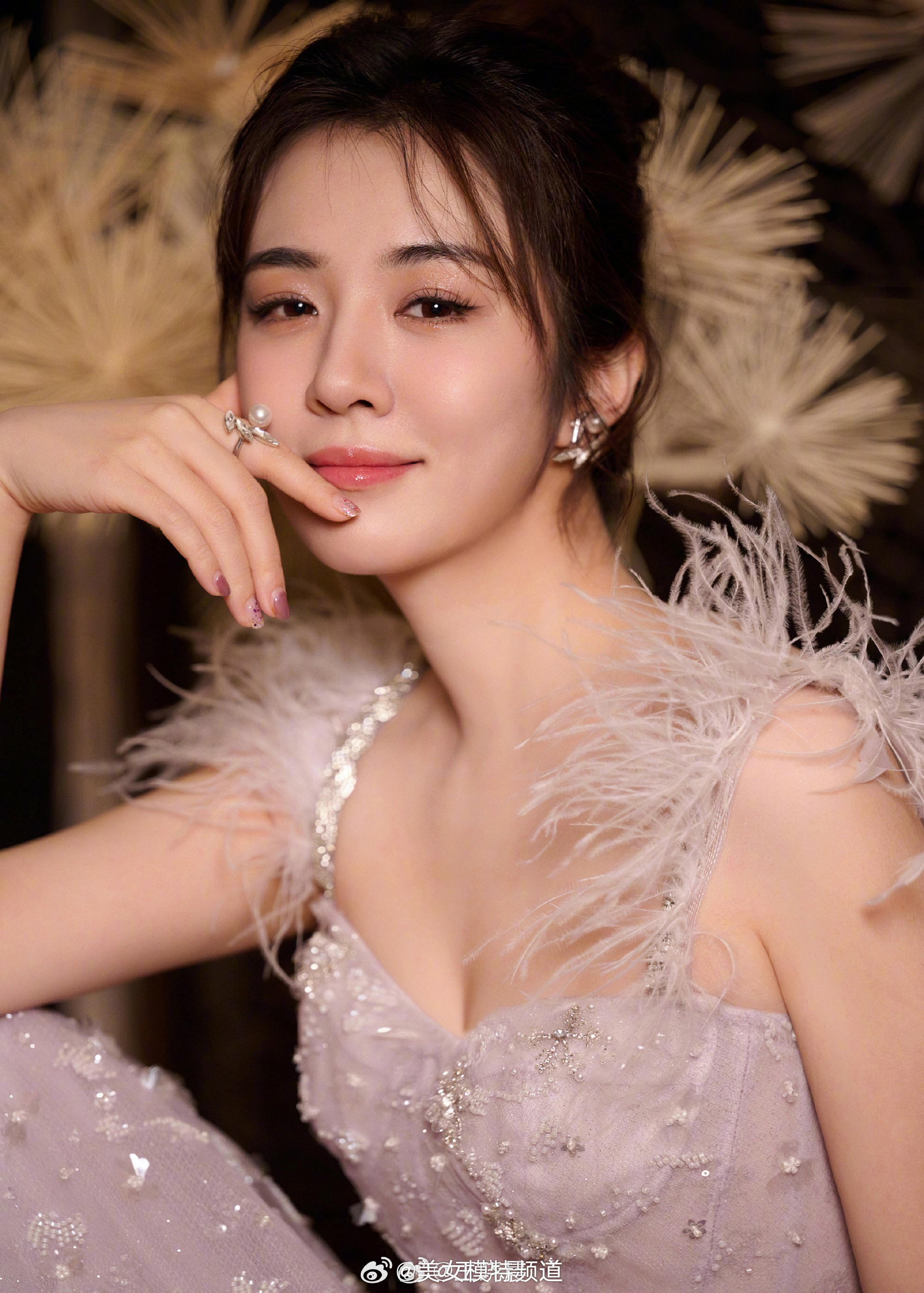 王晓晨轻纱曼妙姿态 