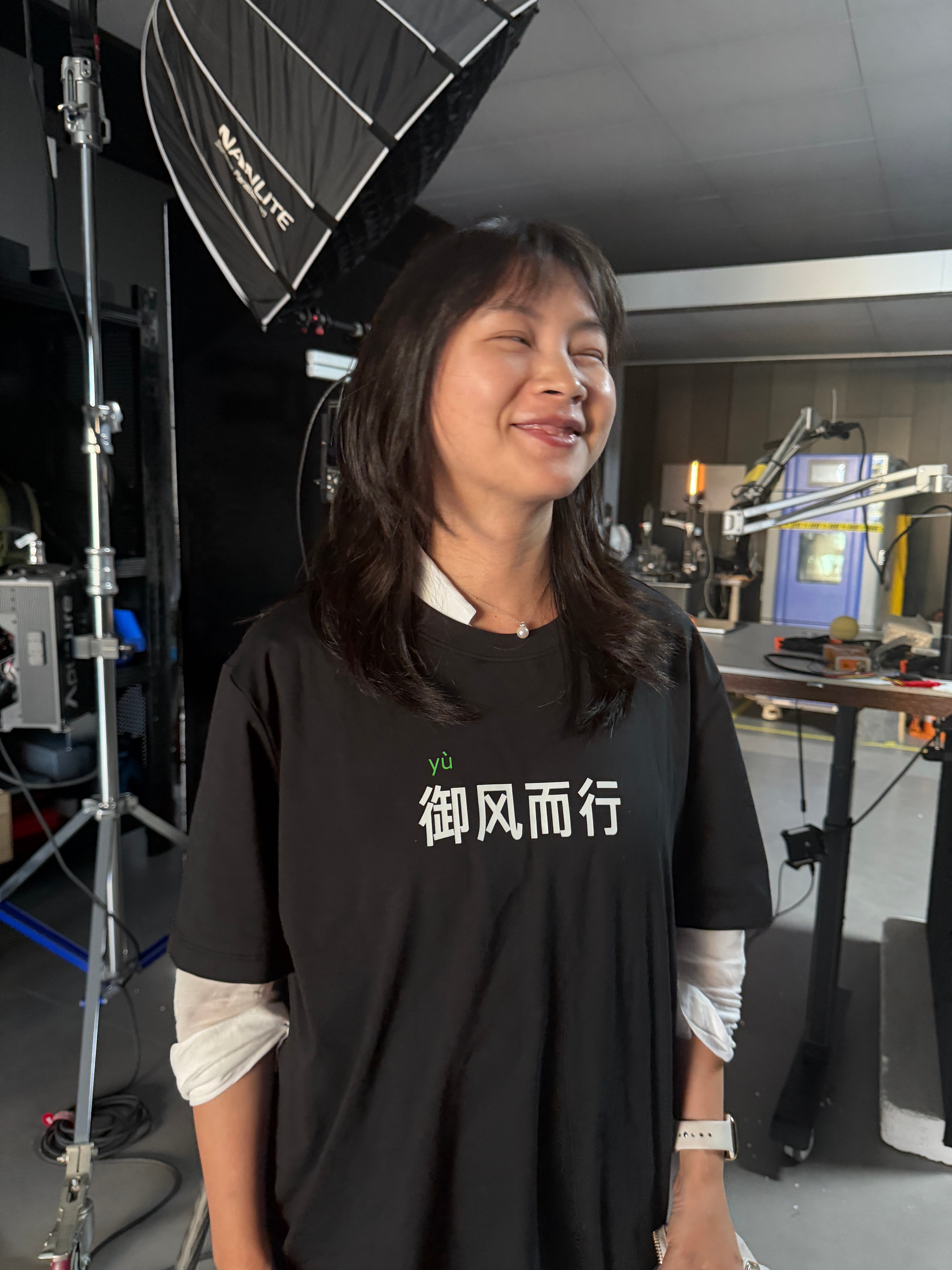 才发现李老师今天穿的衣服… 我真的服