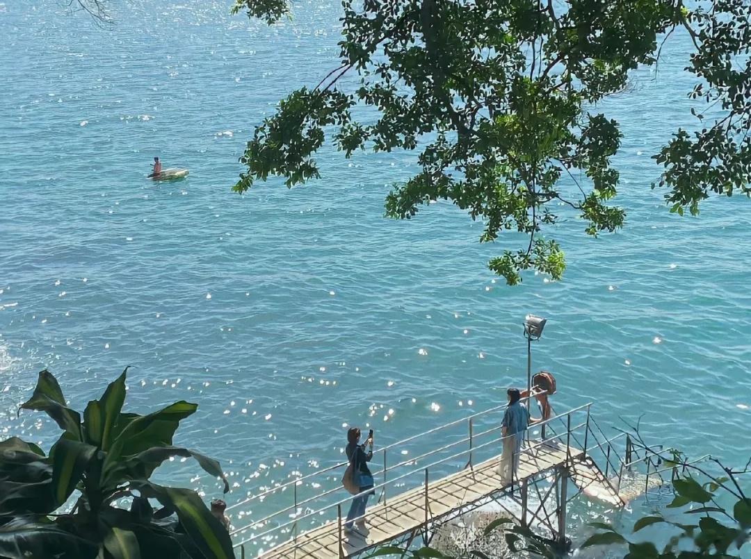 山有山的高度，水有水的深度，没必要攀比，每个人都有自己的长处；风有风的自由，云有