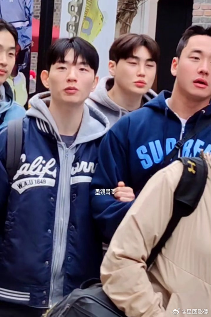 据说你如果问韩国人：你脑袋是不是被门夹过。他们可能真不会生气。他们真的超喜欢这种