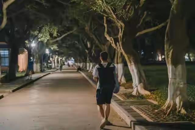 一念侥幸，断送大好青春

2026年6月29日，傍晚七点，玉溪澄江抚仙湖旁的乡间