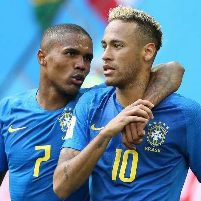 neymar 道格拉斯科斯塔在接受采访时谈到内马尔“内马尔最初踢边路，后来转型为