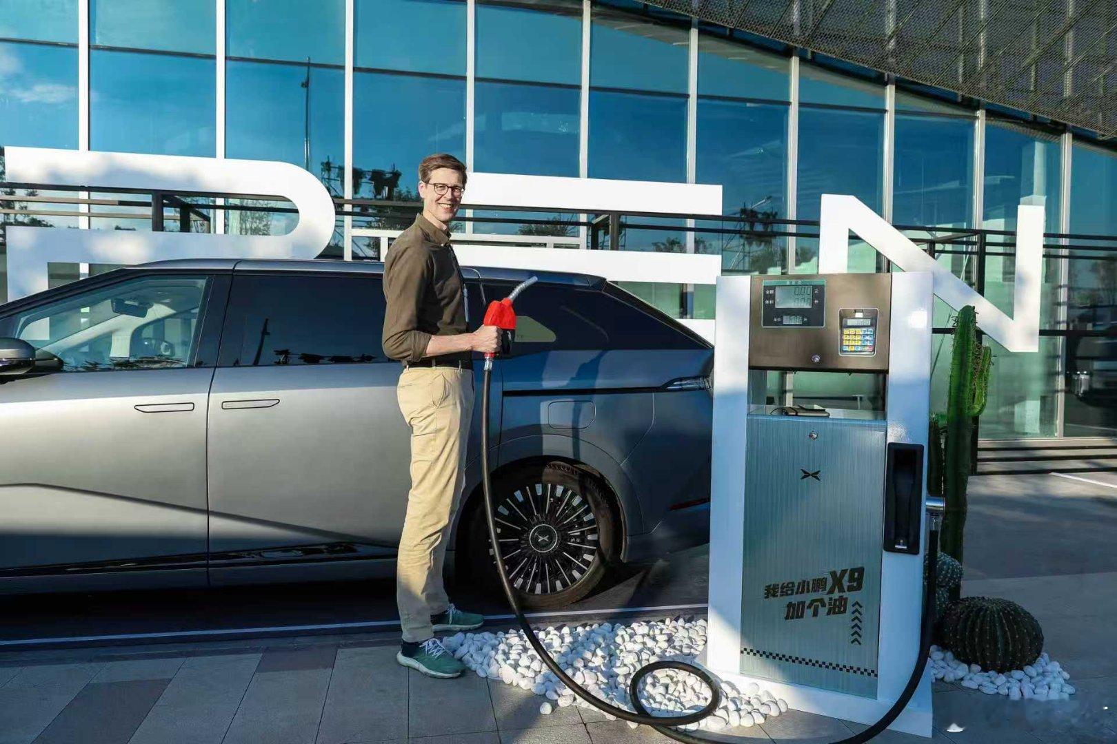 全球续航最长大七座，已就位！小鹏X9超级增程，可电可油！我们邀请每一位鹏友，亲临