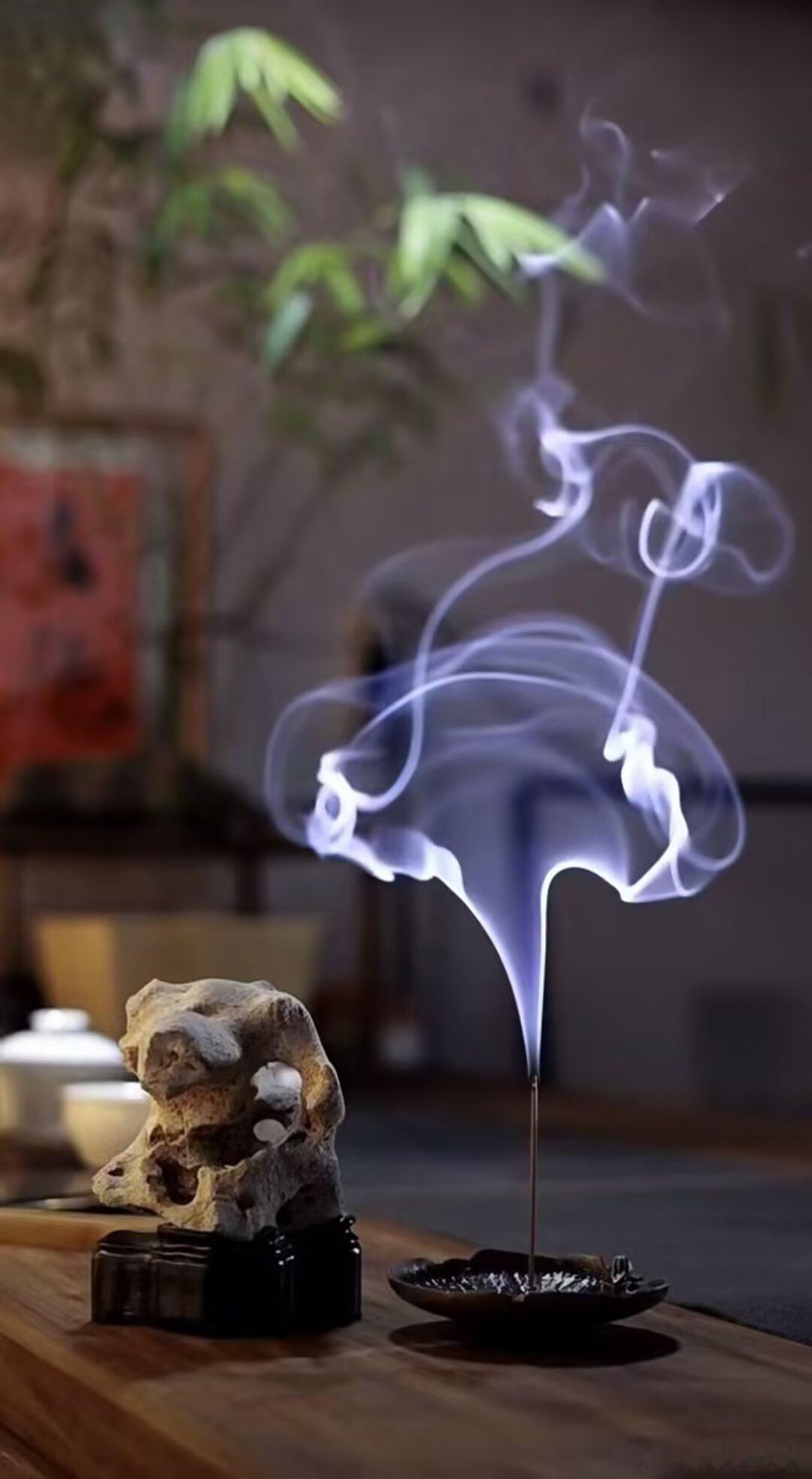 欠人情有损福报 ～别人替你做了事，费了精力钱财，而你没有等价的东西赠回去，就欠下