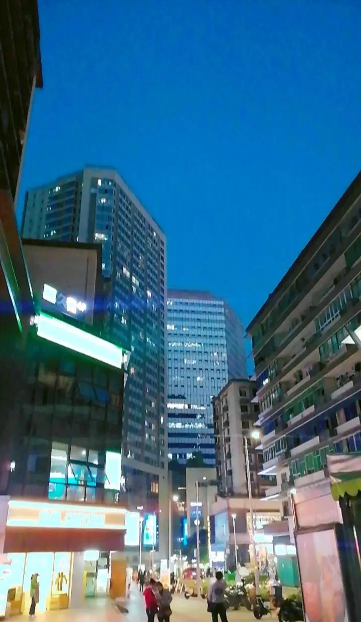 杨家坪，瓶记住这个地方没钱了可以换一碗饭。城市的温度来自免费服务有多少，免费饮用